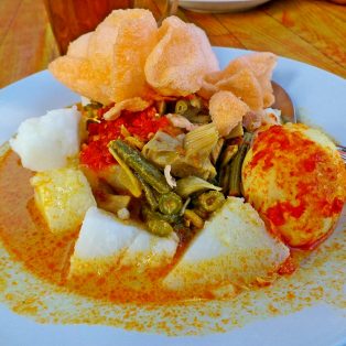 Peluang Bisnis Ketupat Sayur Betawi dan Analisa Usahanya